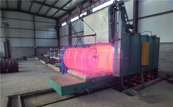 鍛造廠熱處理車間的工人